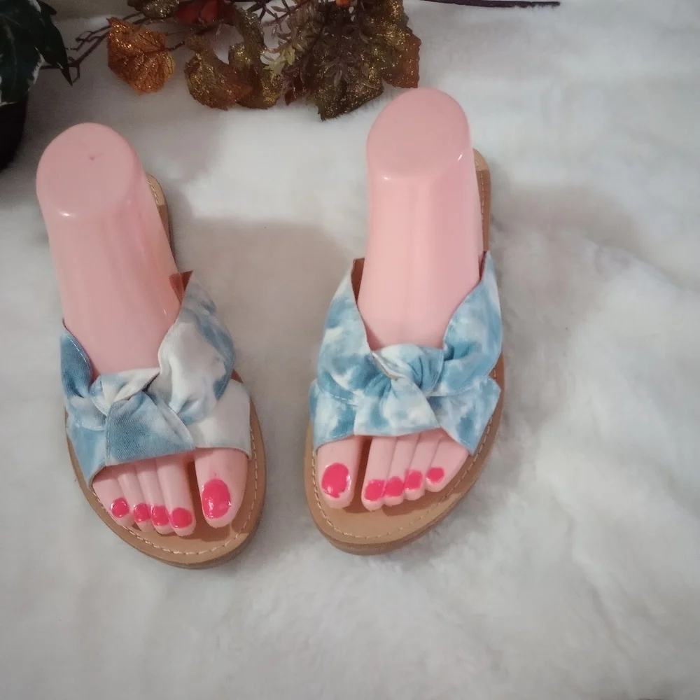 Like new condition sandals shoes for women size 9.5